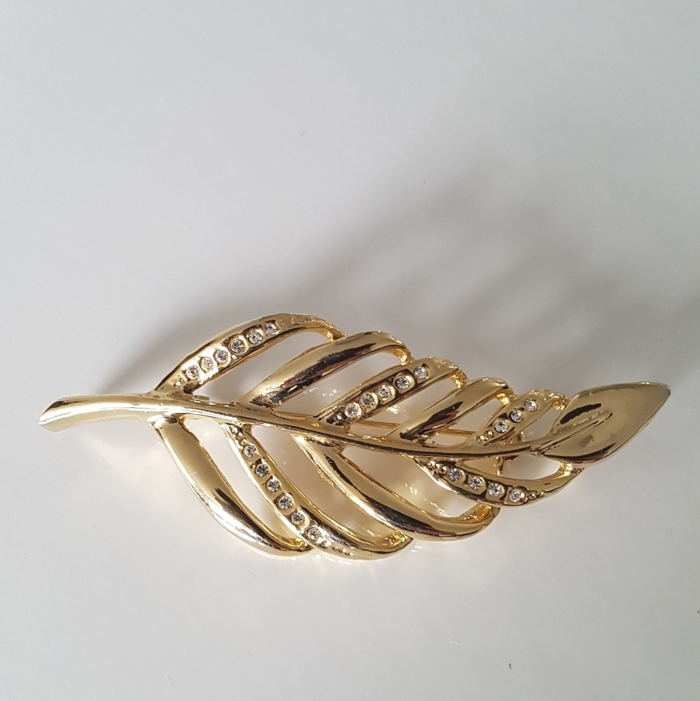 Beautiful Vintage  Gold Plated Brooch